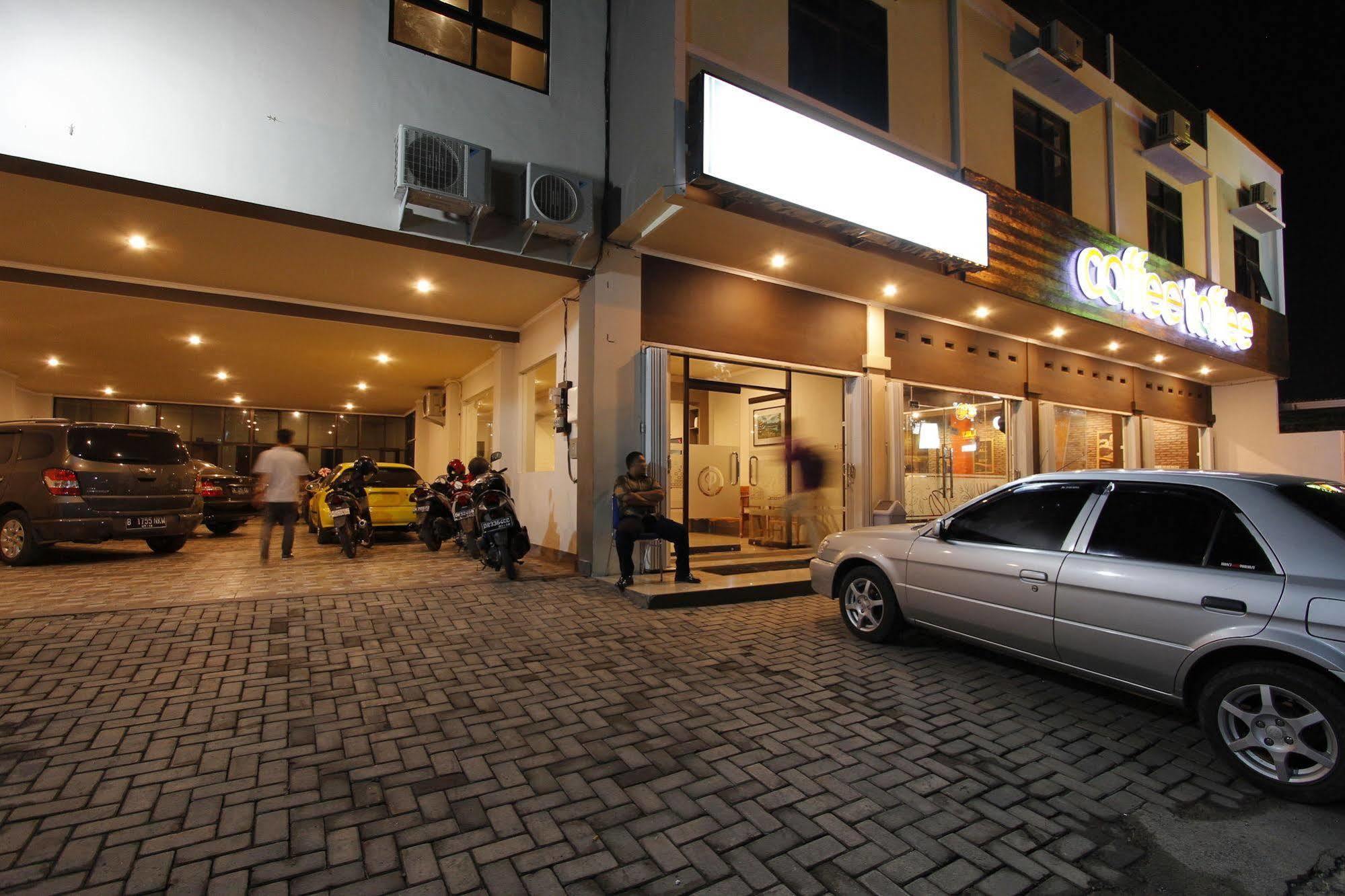 Palapa Hotel ماتارام المظهر الخارجي الصورة