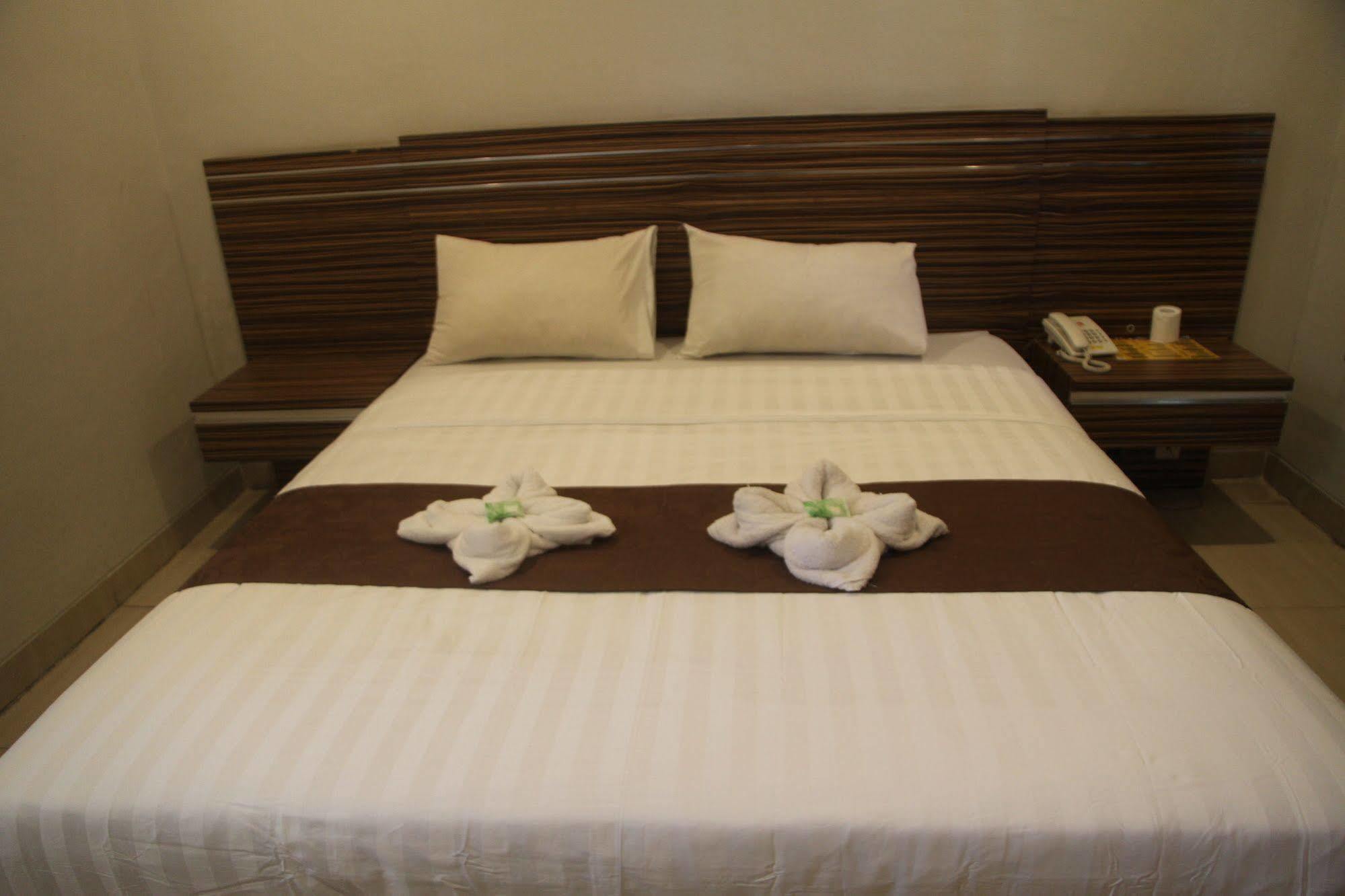 Palapa Hotel ماتارام المظهر الخارجي الصورة