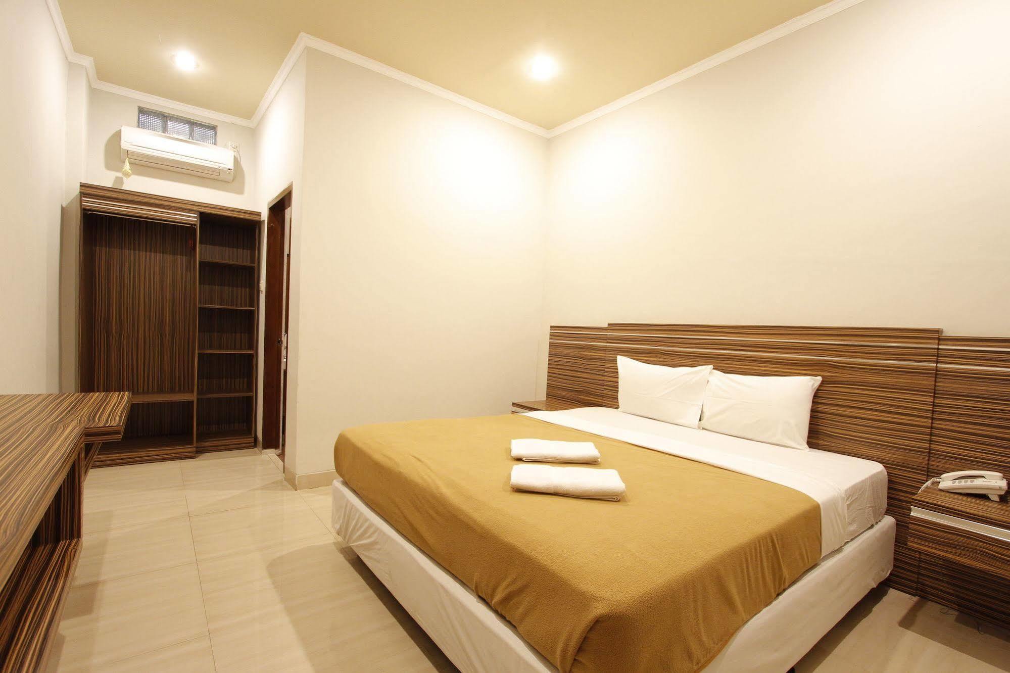 Palapa Hotel ماتارام المظهر الخارجي الصورة