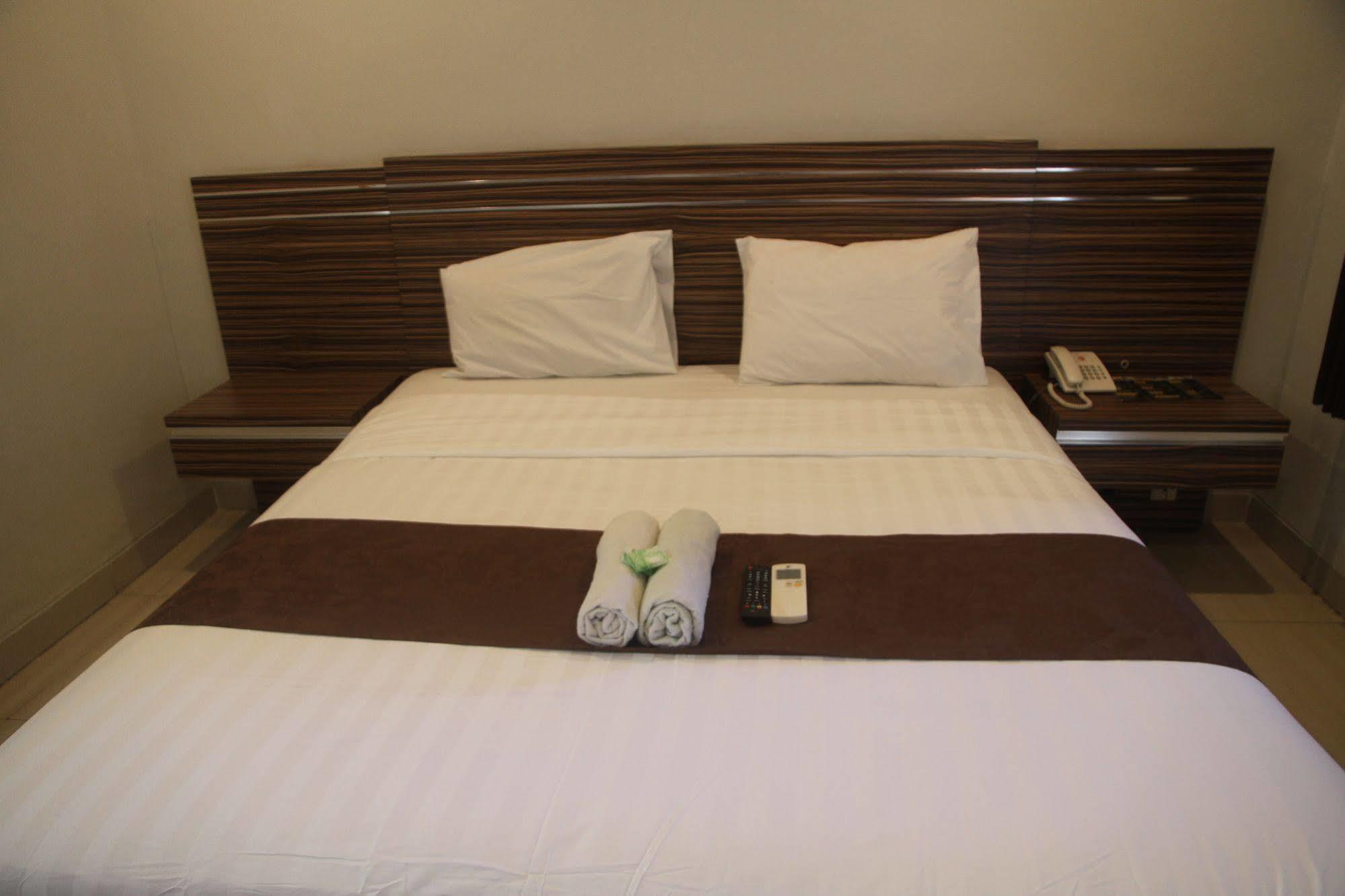 Palapa Hotel ماتارام المظهر الخارجي الصورة