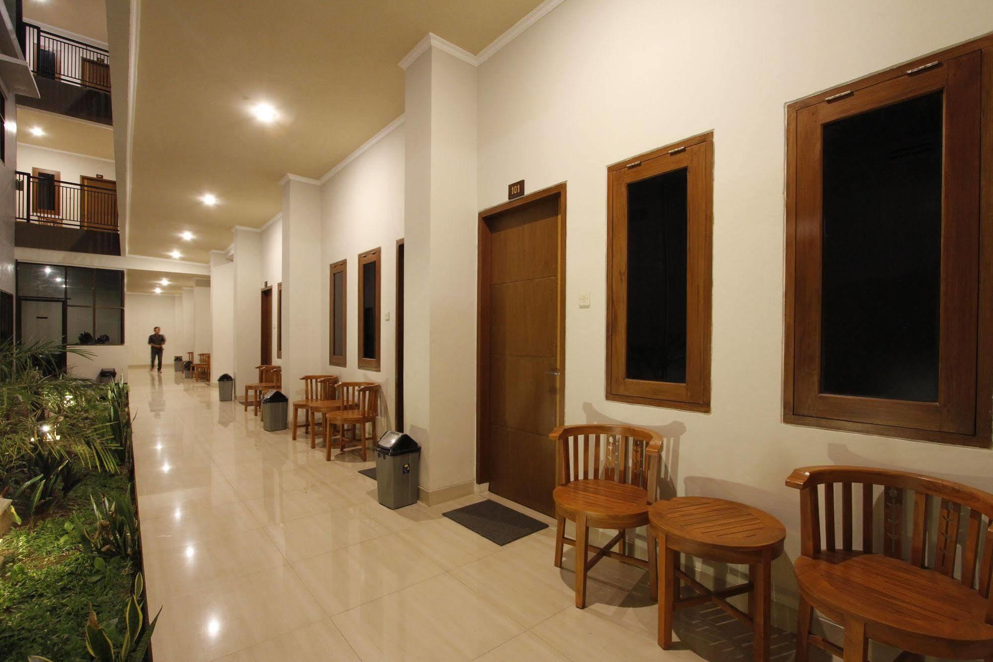 Palapa Hotel ماتارام المظهر الخارجي الصورة