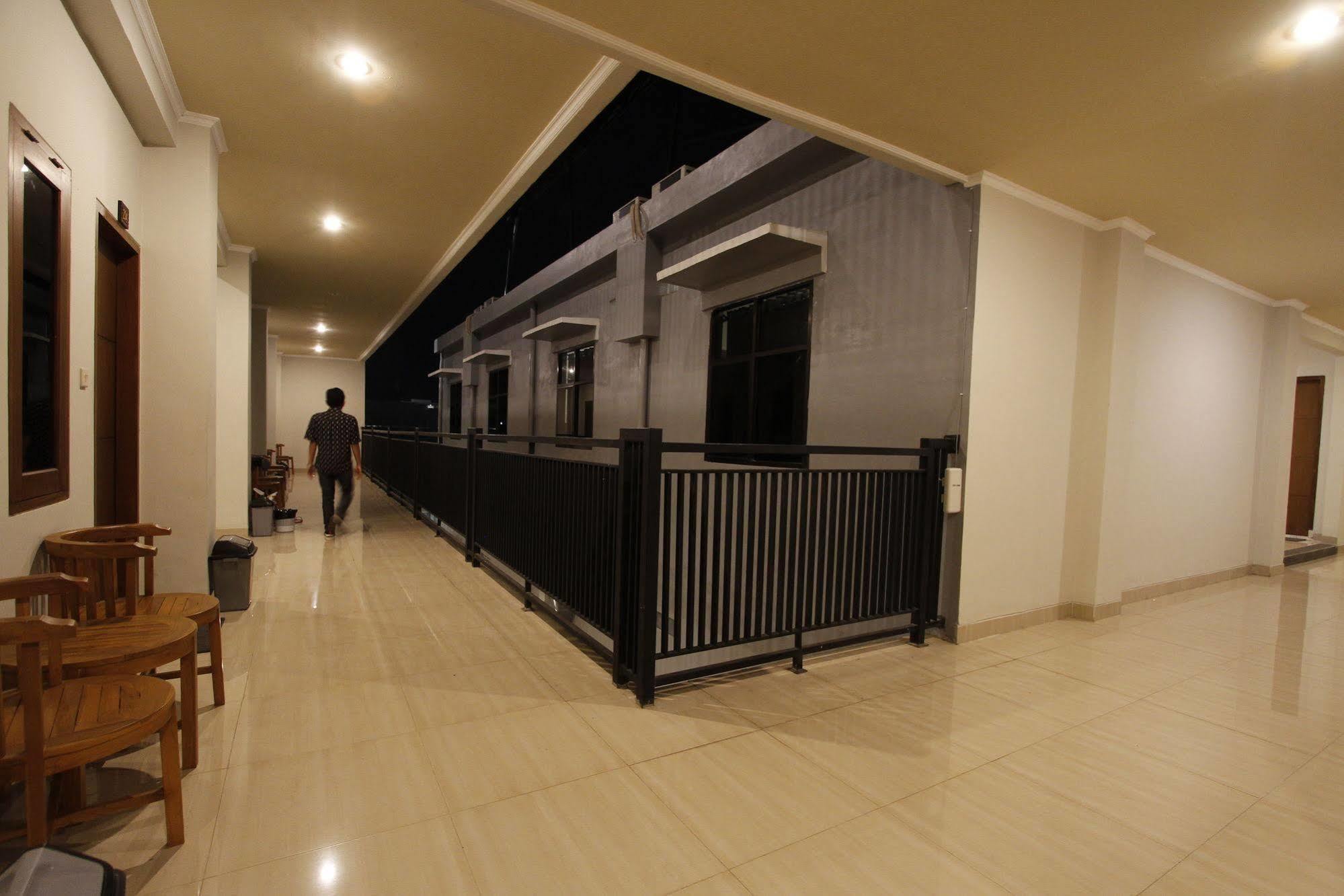 Palapa Hotel ماتارام المظهر الخارجي الصورة
