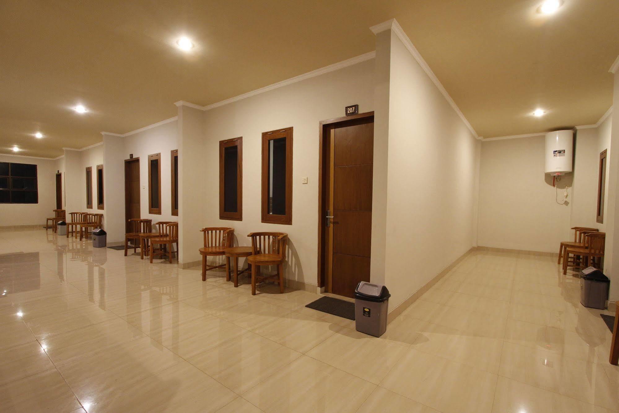 Palapa Hotel ماتارام المظهر الخارجي الصورة
